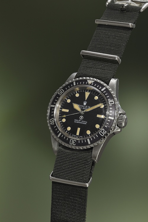 Lot 807: A highly rare stainless steel military wristwatch made for the British Military